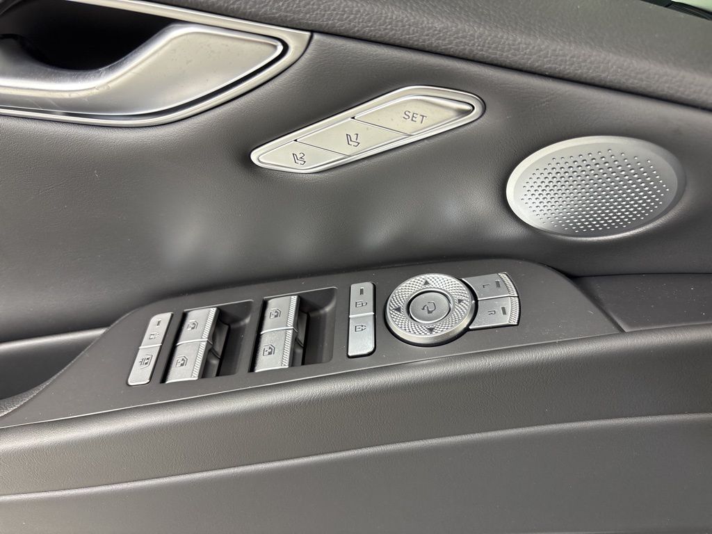 Thumbnail: 2026 Genesis G80 - 25