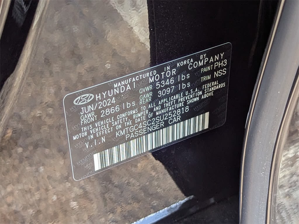 Thumbnail: 2025 Genesis G80 - 29