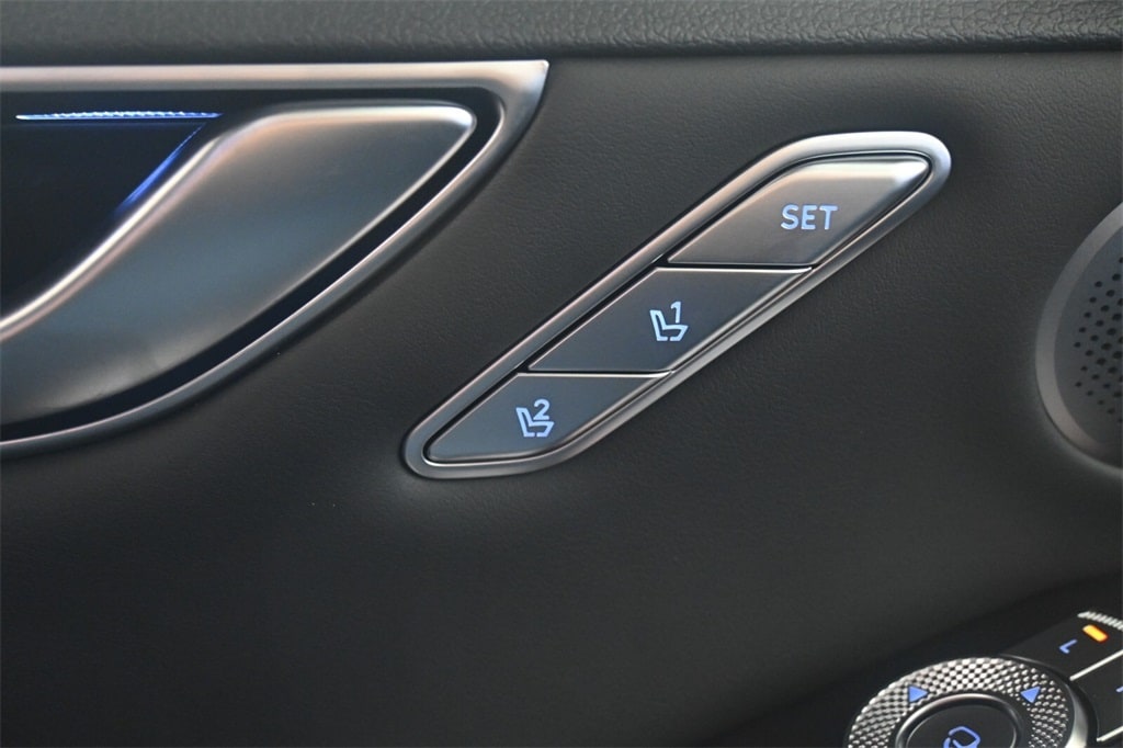 Thumbnail: 2025 Genesis G80 - 19