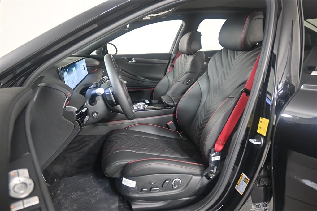 Thumbnail: 2025 Genesis G80 - 10