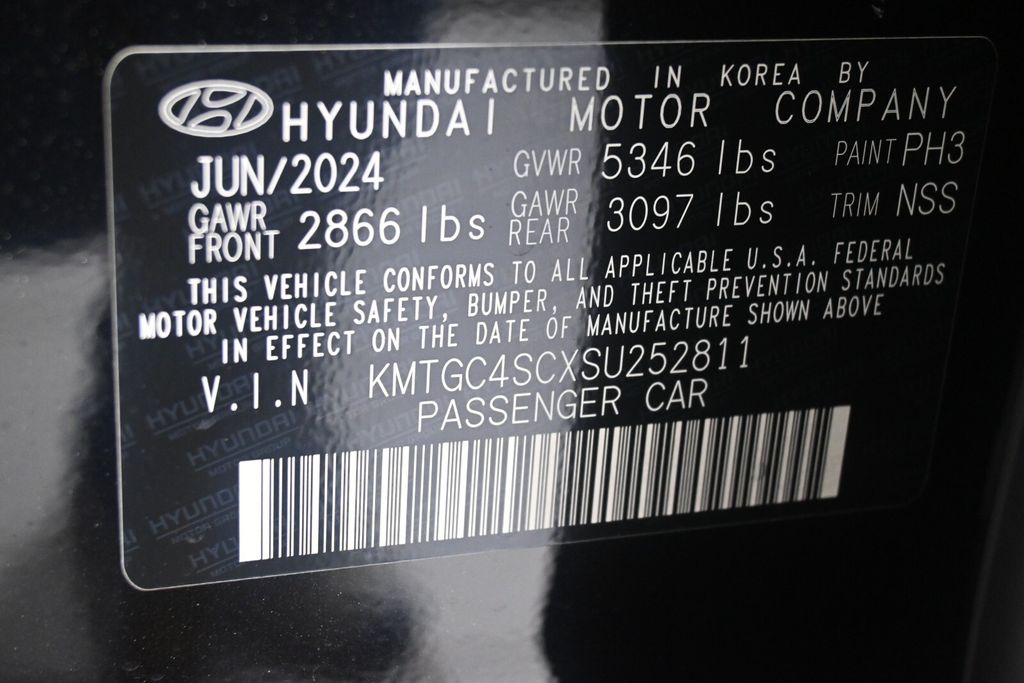 Thumbnail: 2025 Genesis G80 - 29