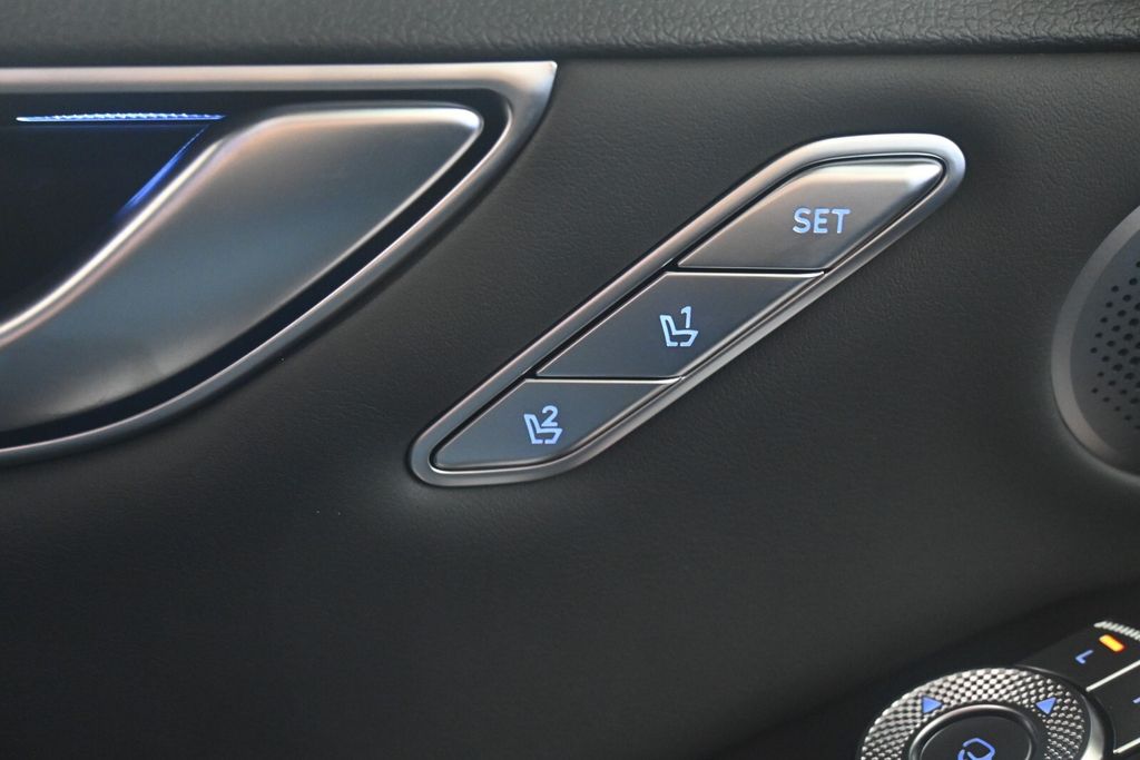 Thumbnail: 2025 Genesis G80 - 19