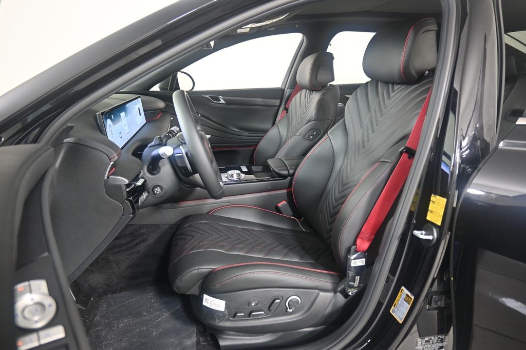 Thumbnail: 2025 Genesis G80 - 10