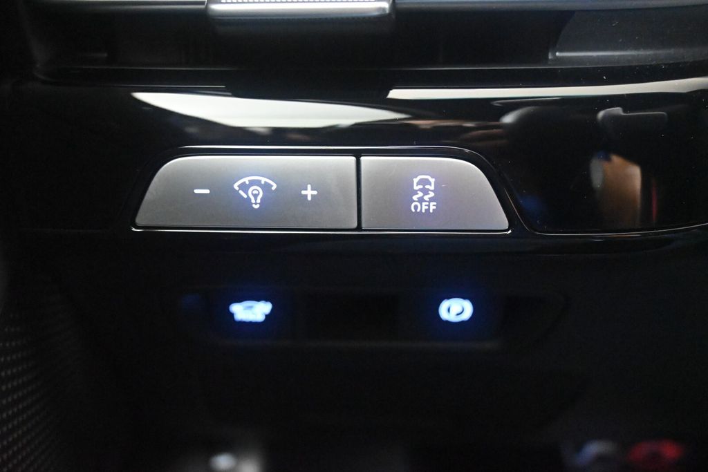 Thumbnail: 2025 Genesis G80 - 20