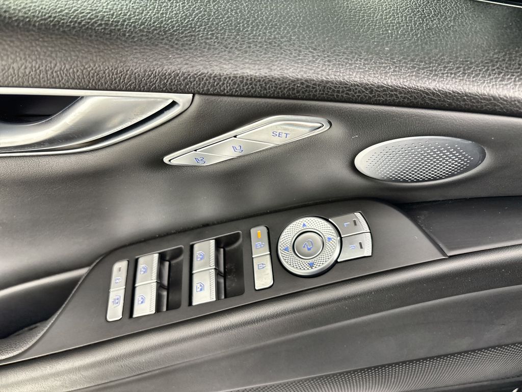 Thumbnail: 2025 Genesis G80 - 24