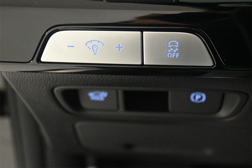 Thumbnail: 2025 Genesis G80 - 18