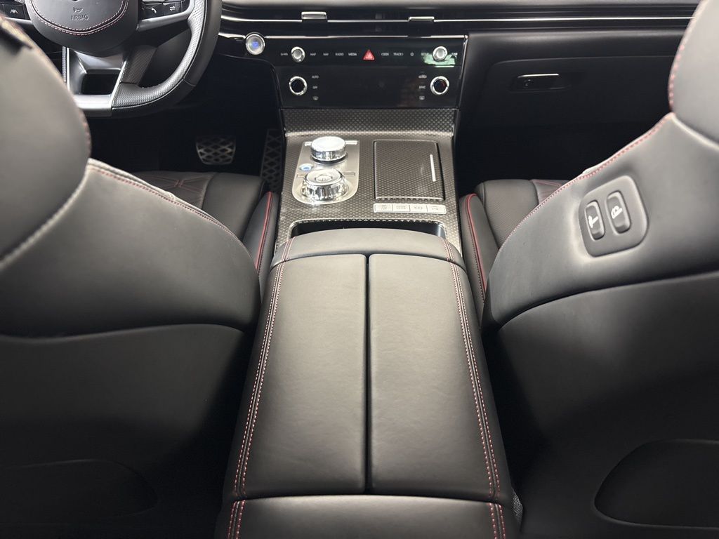 Thumbnail: 2025 Genesis G80 - 16