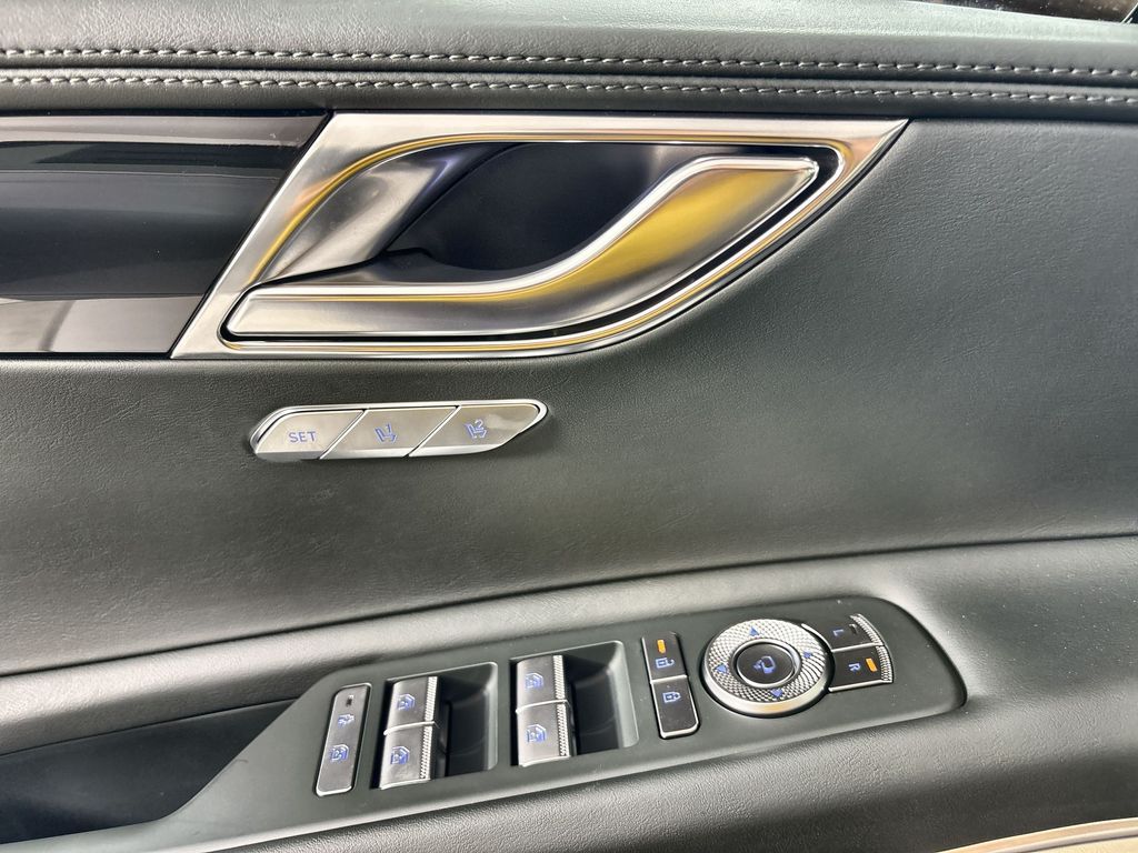 Thumbnail: 2026 Genesis GV80 - 23