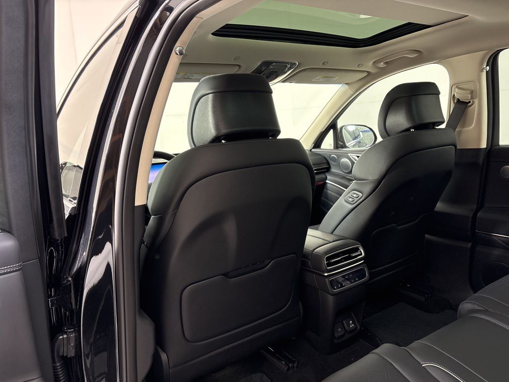 Thumbnail: 2025 Genesis GV80 - 12