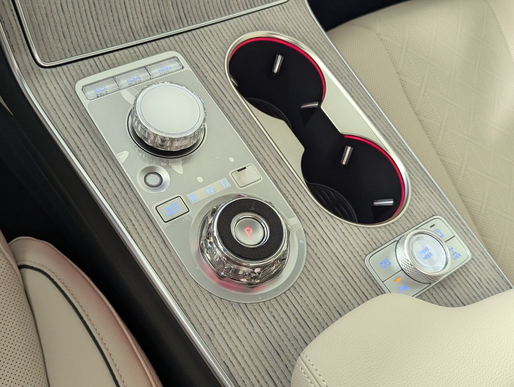 Thumbnail: 2025 Genesis GV80 - 27