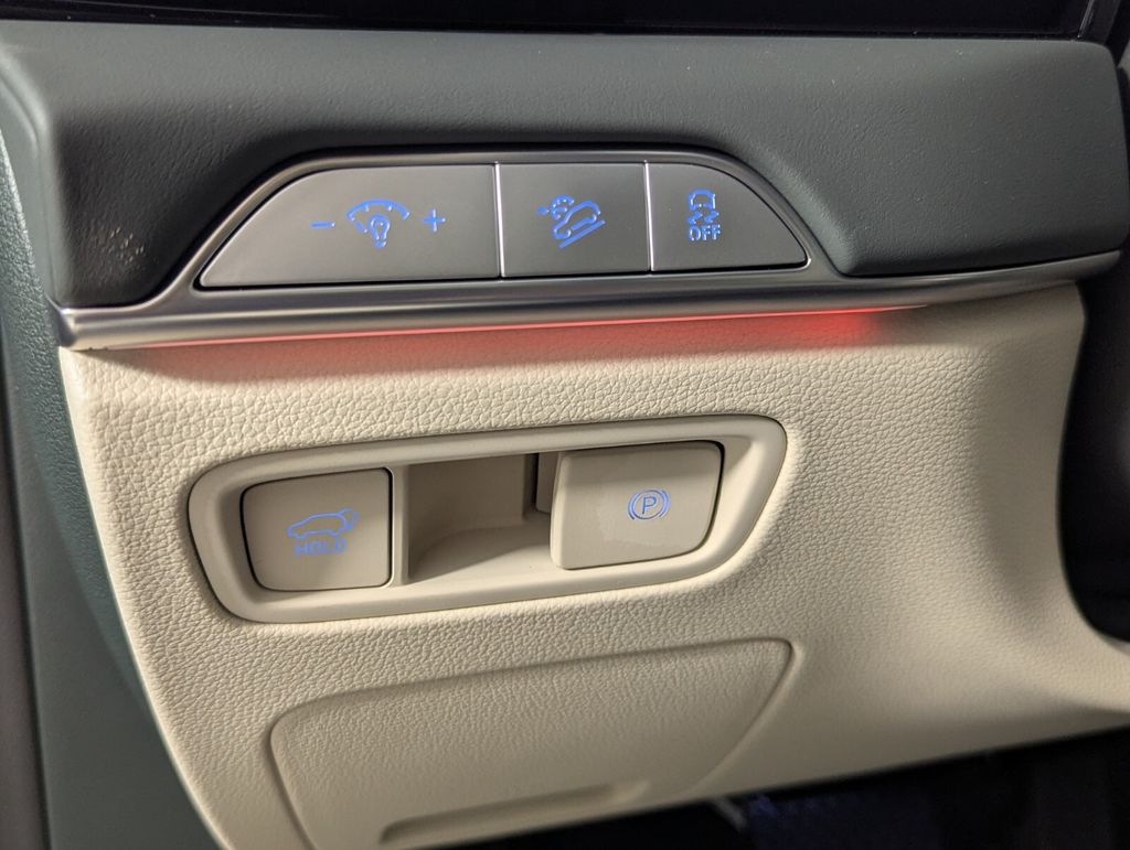 Thumbnail: 2025 Genesis GV80 - 21