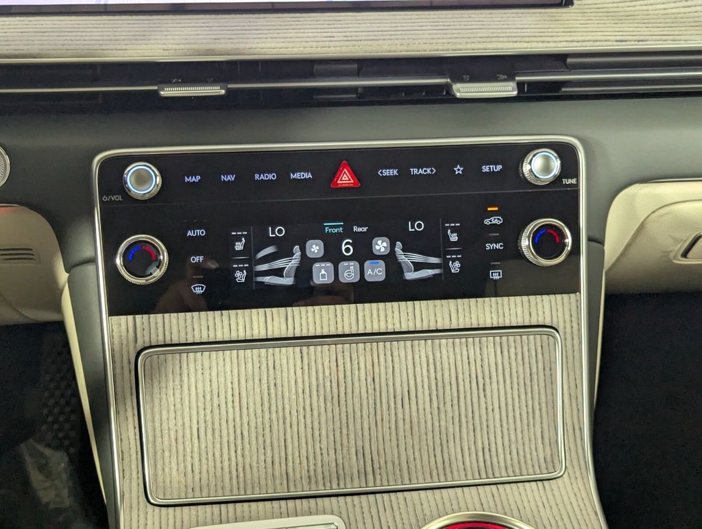 Thumbnail: 2025 Genesis GV80 - 24