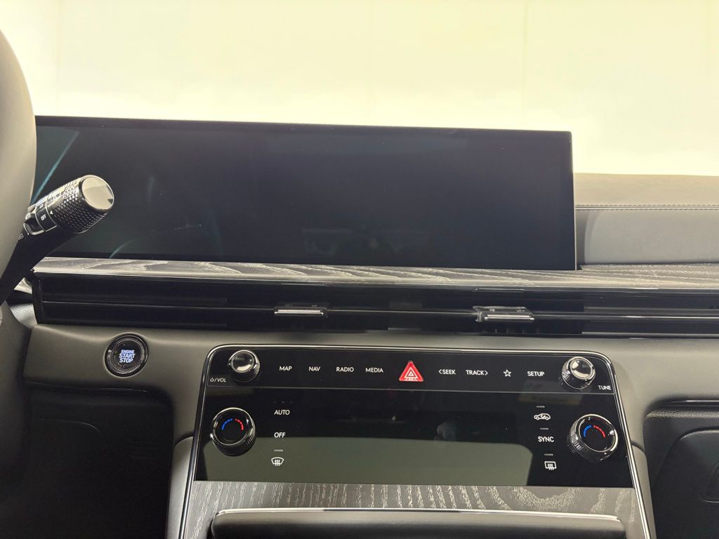 Thumbnail: 2026 Genesis GV80 - 16