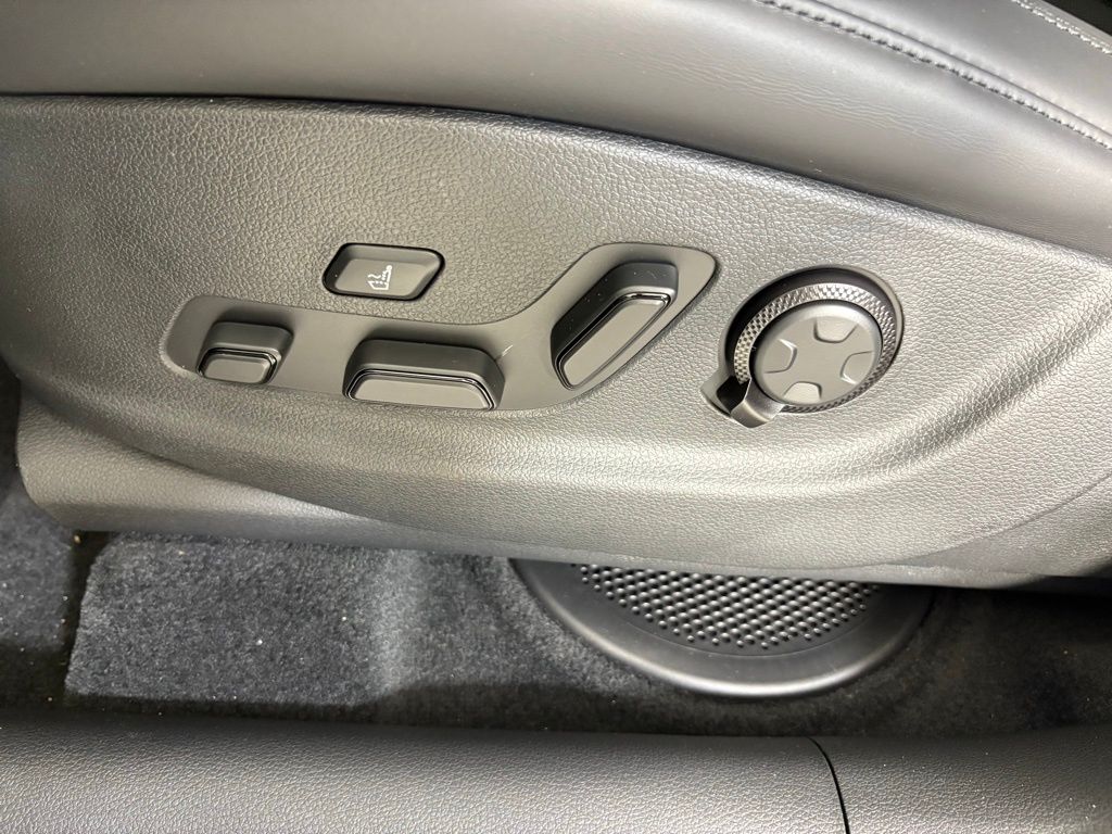 Thumbnail: 2026 Genesis GV80 - 24