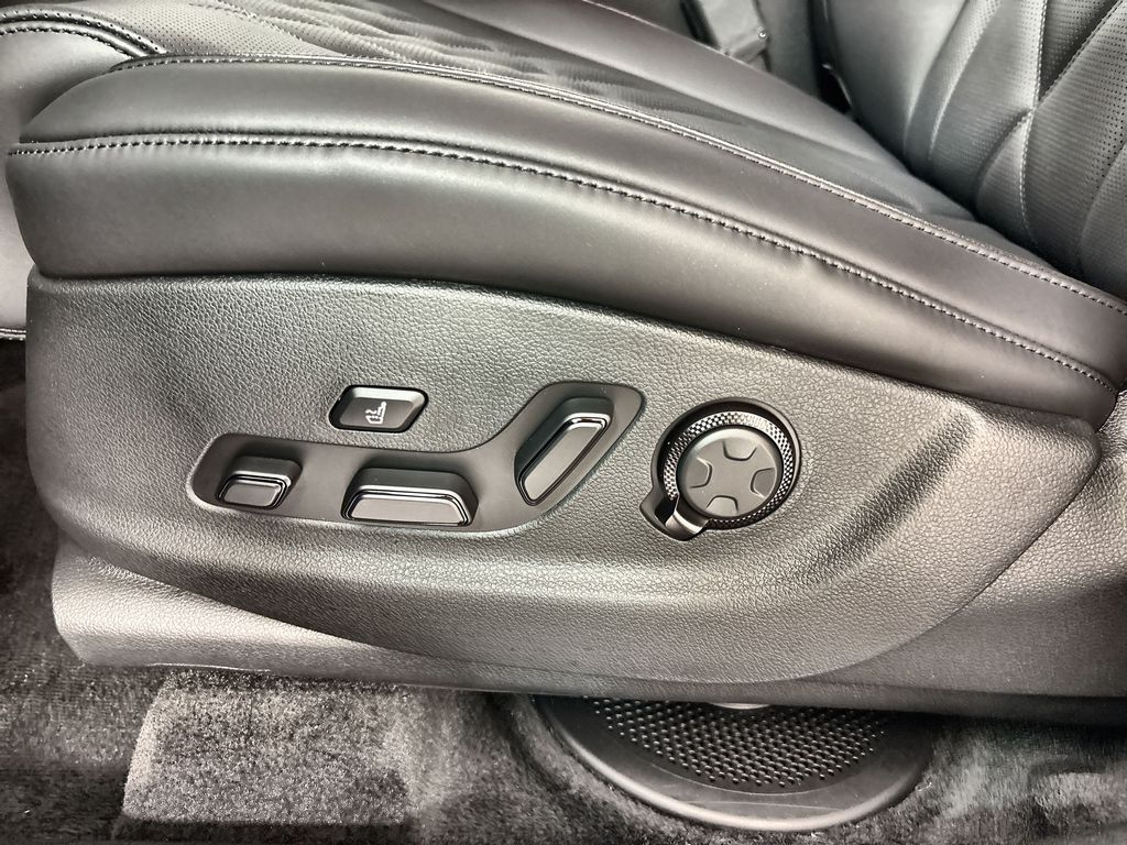 Thumbnail: 2026 Genesis GV80 - 23