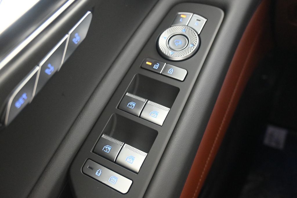 Thumbnail: 2025 Genesis GV80 - 20