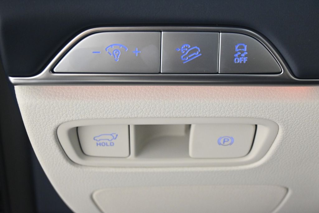 Thumbnail: 2025 Genesis GV80 - 18