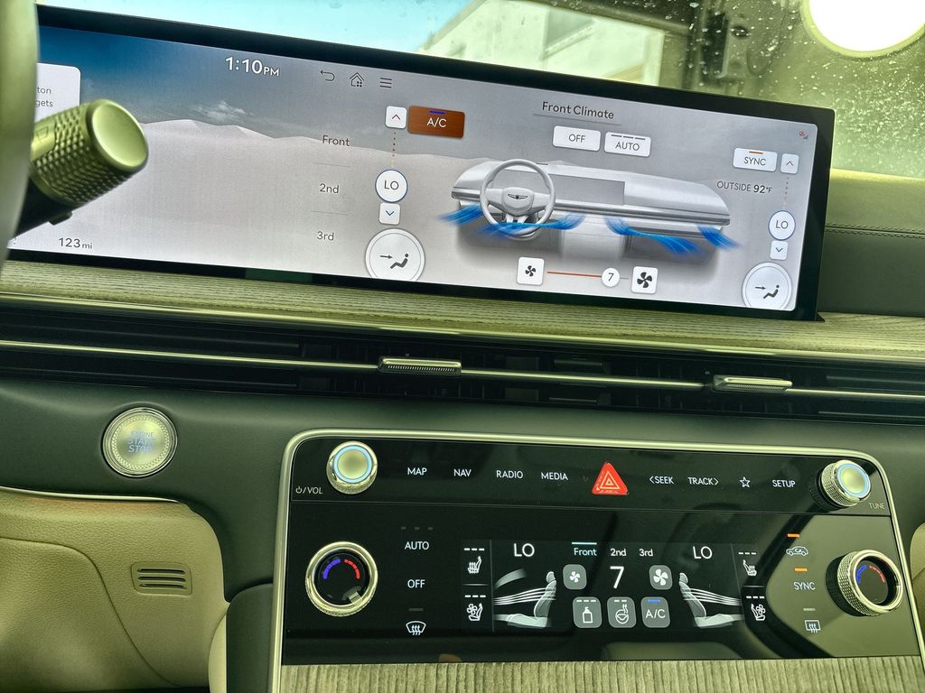 Thumbnail: 2026 Genesis GV80 - 25