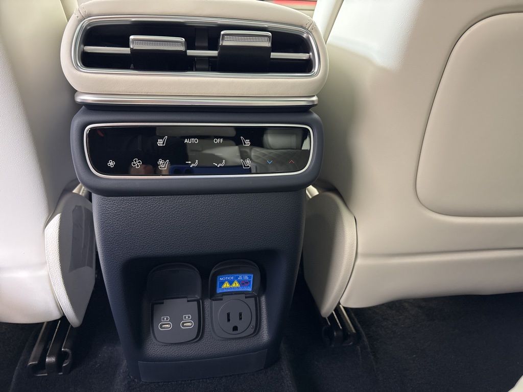 Thumbnail: 2026 Genesis GV80 - 27