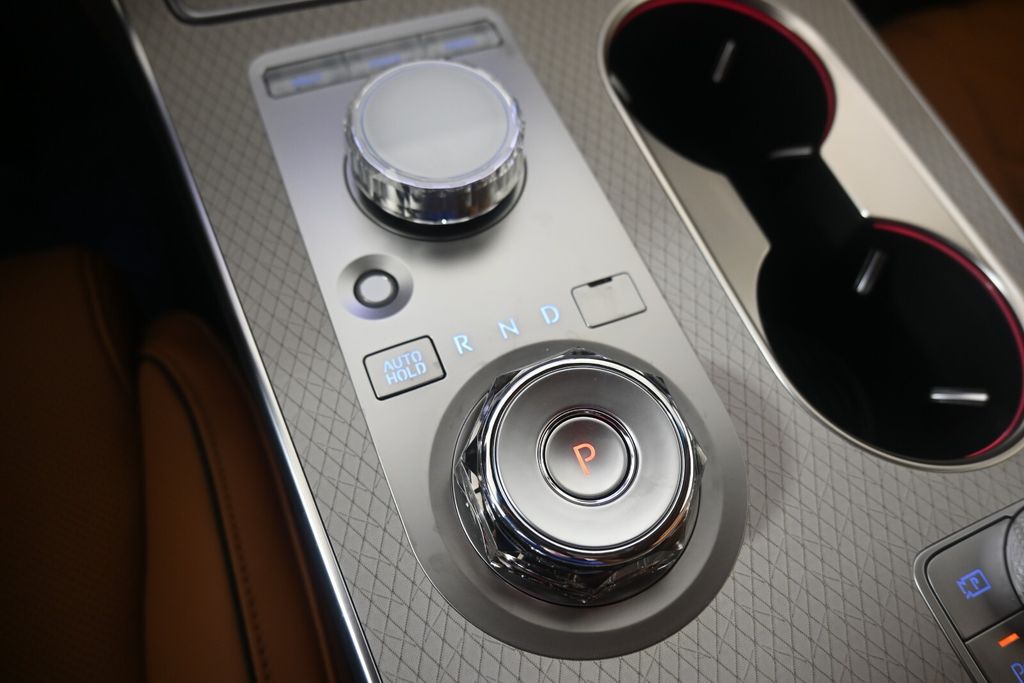 Thumbnail: 2025 Genesis GV80 - 24