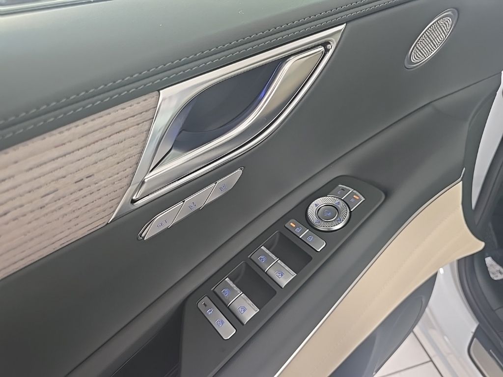 Thumbnail: 2027 Genesis GV80 - 23