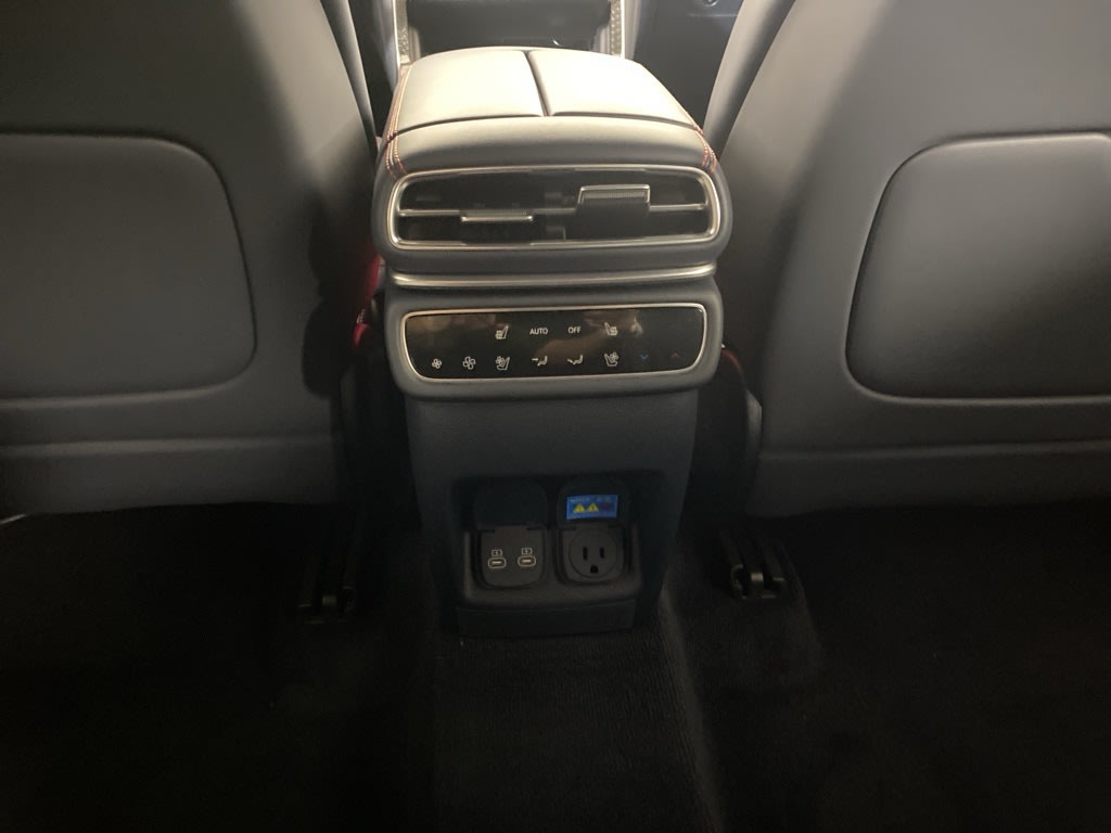 Thumbnail: 2026 Genesis GV80 - 27