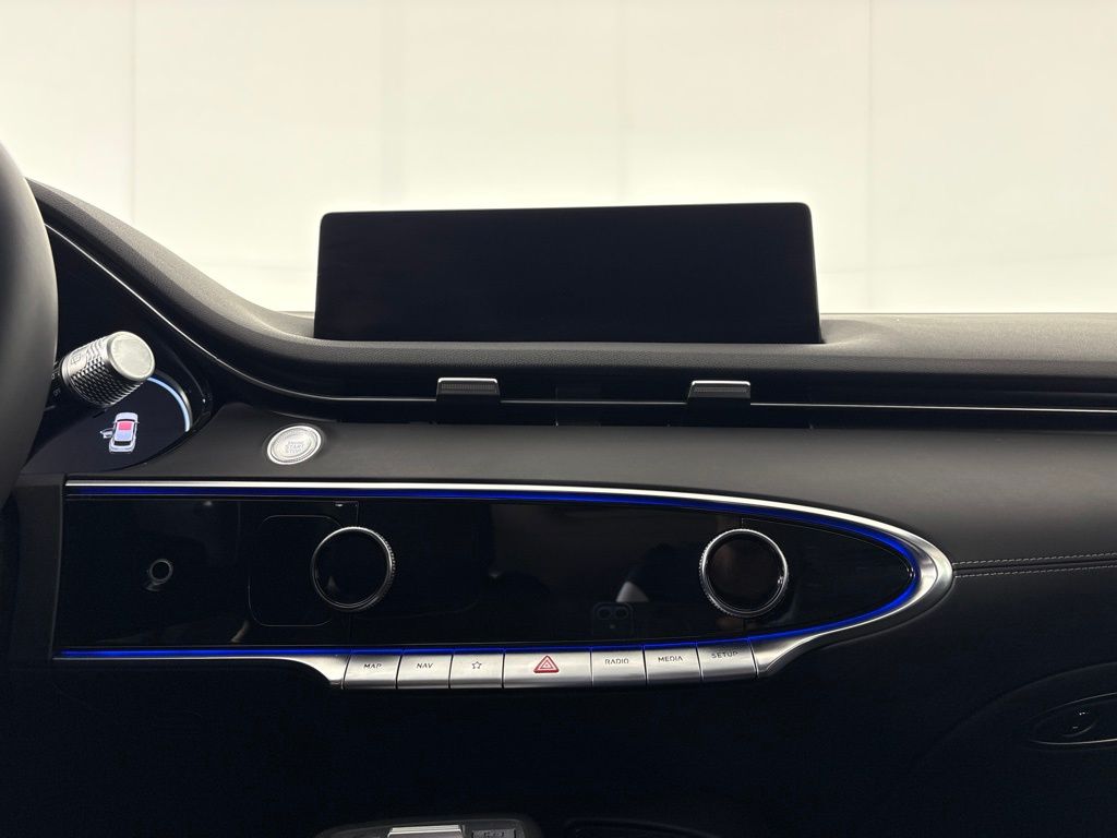 Thumbnail: 2023 Genesis GV70 - 28