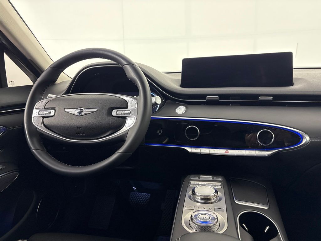 Thumbnail: 2023 Genesis GV70 - 15