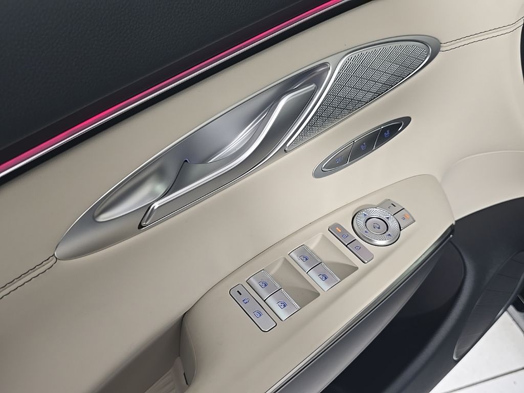 Thumbnail: 2027 Genesis GV70 - 22