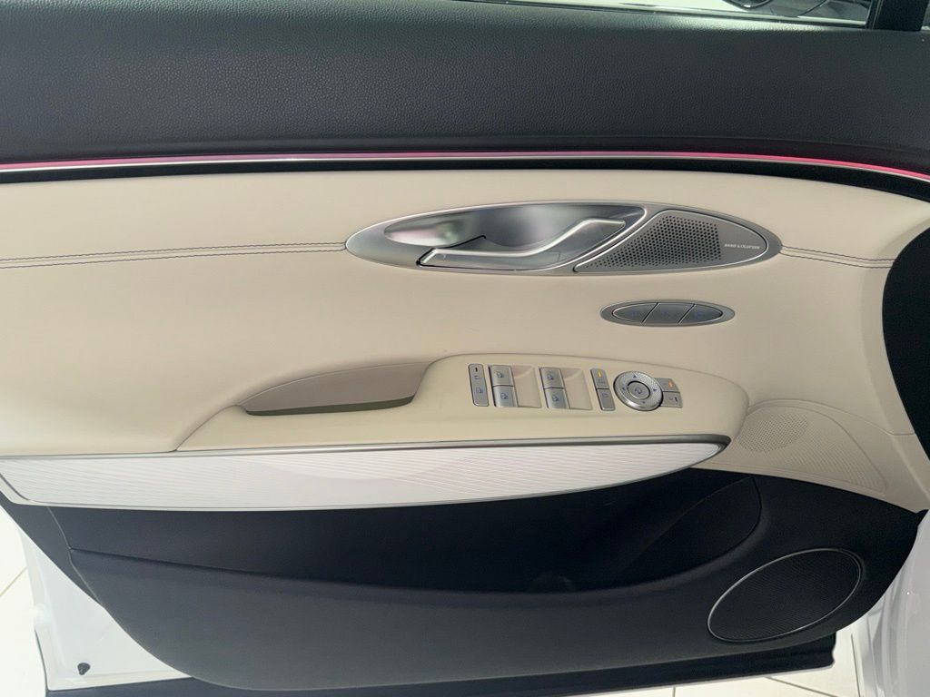 Thumbnail: 2027 Genesis GV70 - 26