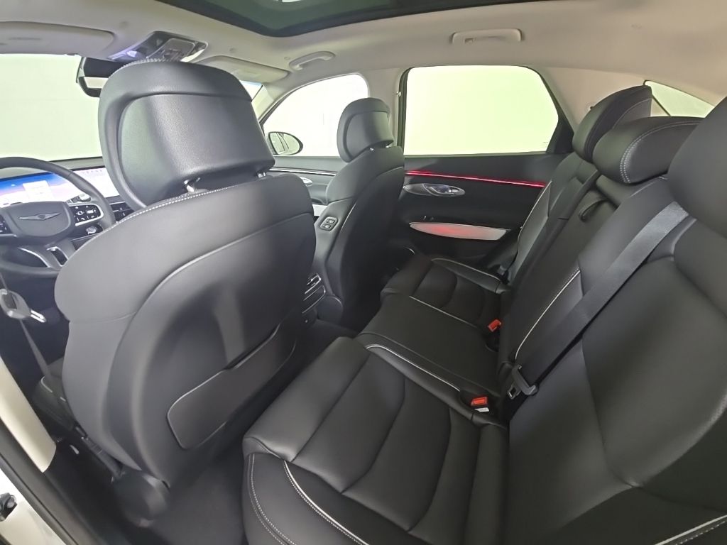 Thumbnail: 2027 Genesis GV70 - 31