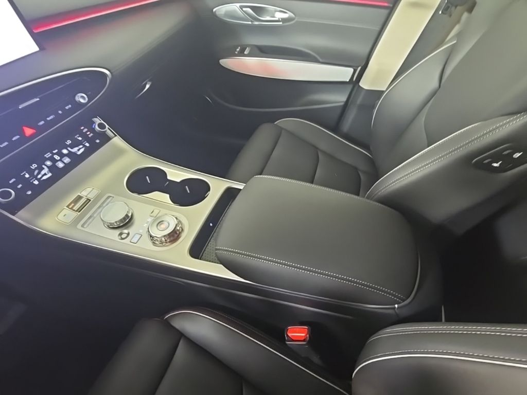 Thumbnail: 2027 Genesis GV70 - 28