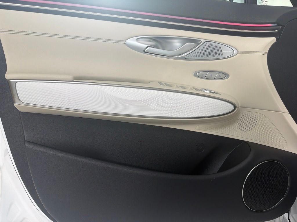 Thumbnail: 2027 Genesis GV70 - 23