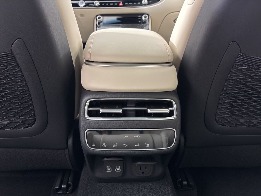 Thumbnail: 2026 Genesis GV70 - 28