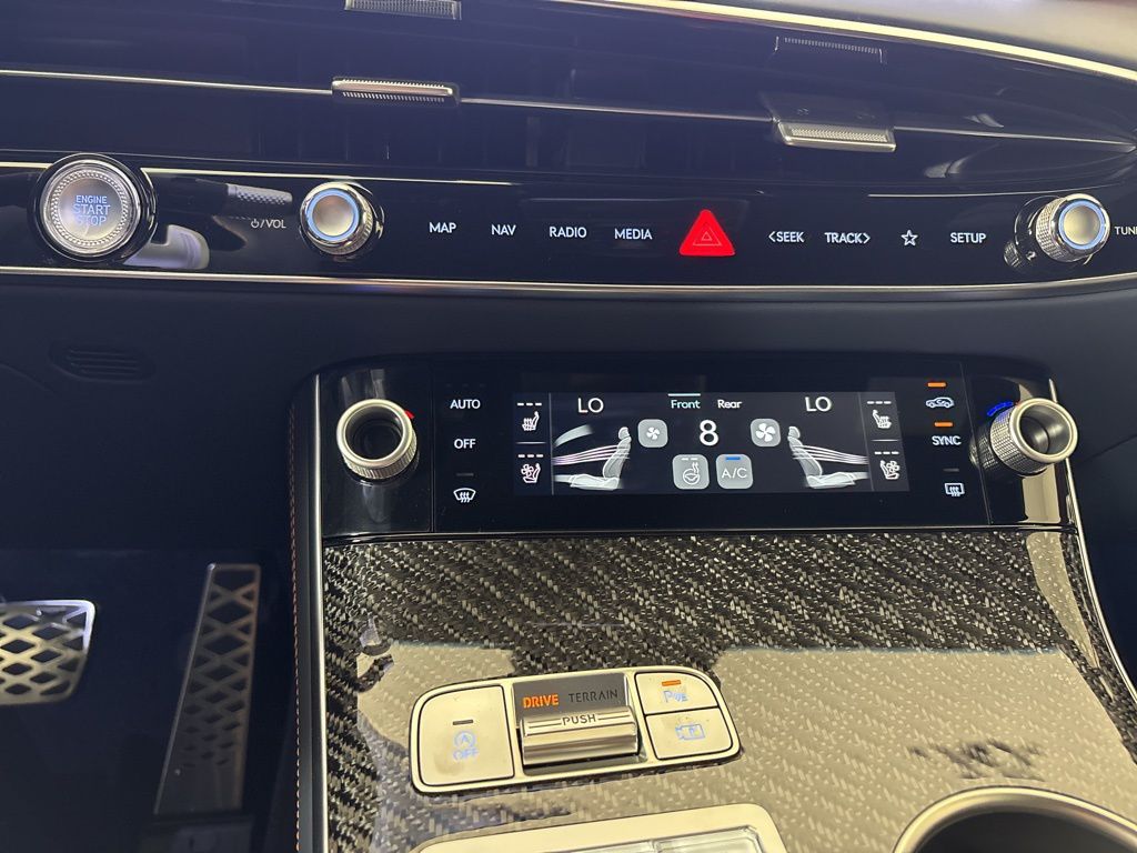 Thumbnail: 2026 Genesis GV70 - 31