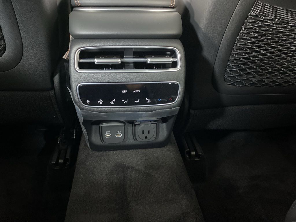 Thumbnail: 2026 Genesis GV70 - 26