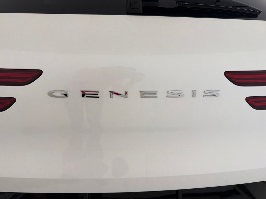 Thumbnail: 2027 Genesis GV70 - 34