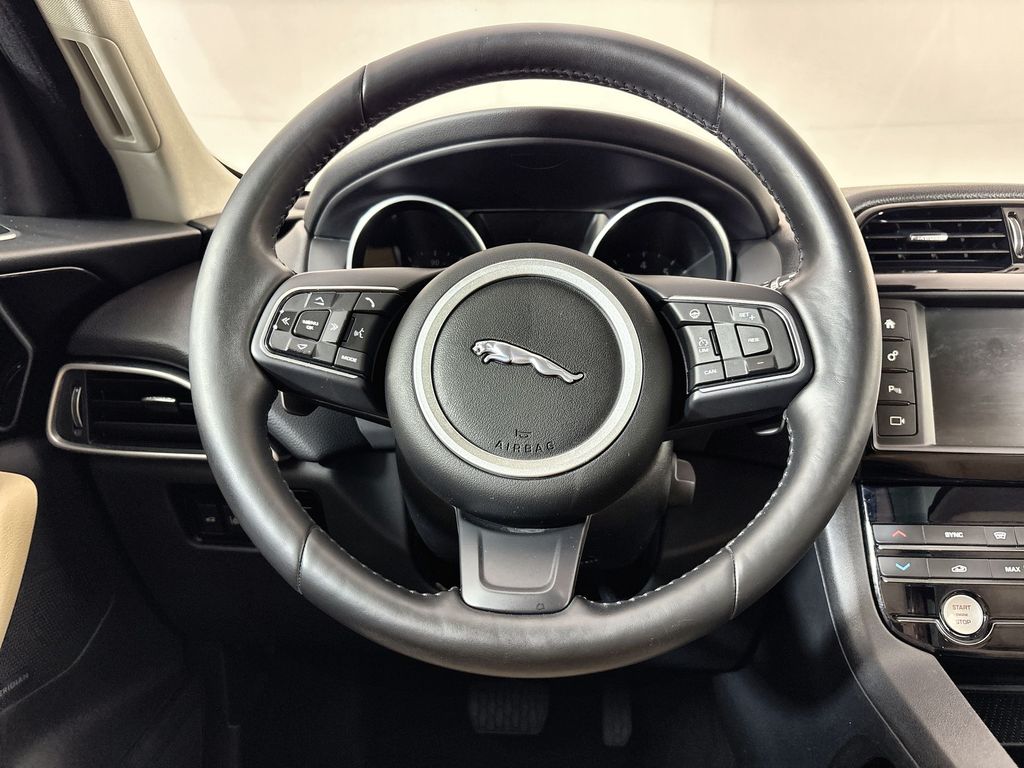 Thumbnail: 2018 Jaguar F-Pace - 2