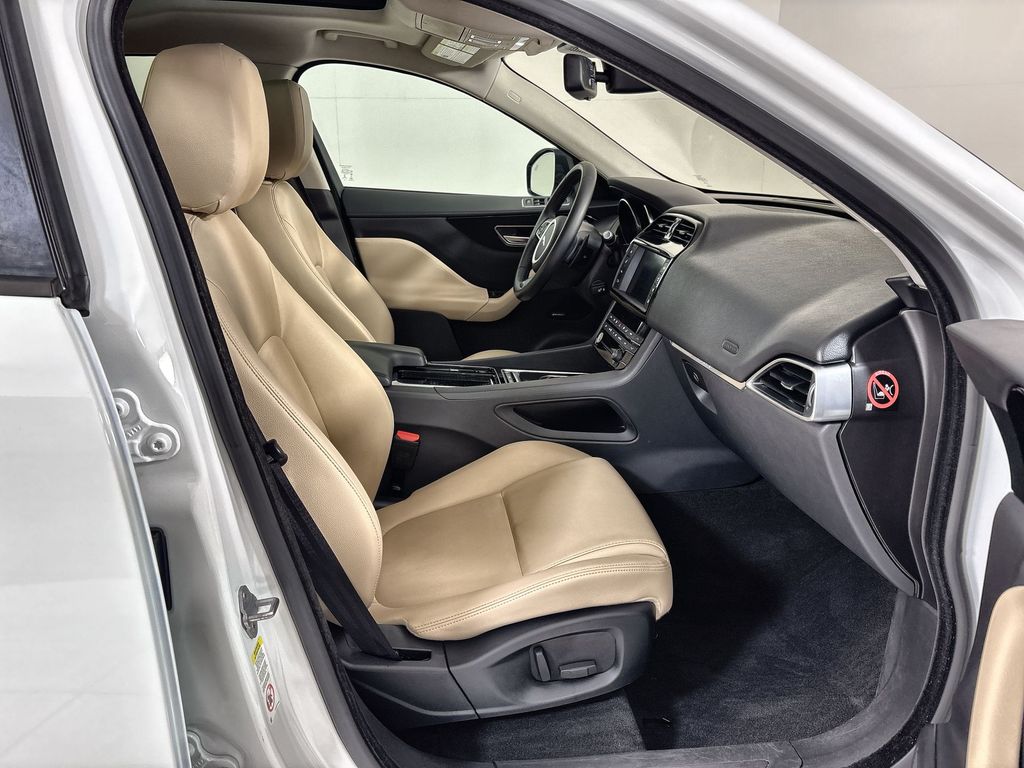 Thumbnail: 2018 Jaguar F-Pace - 11