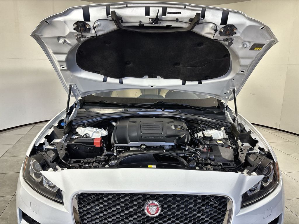 Thumbnail: 2018 Jaguar F-Pace - 9