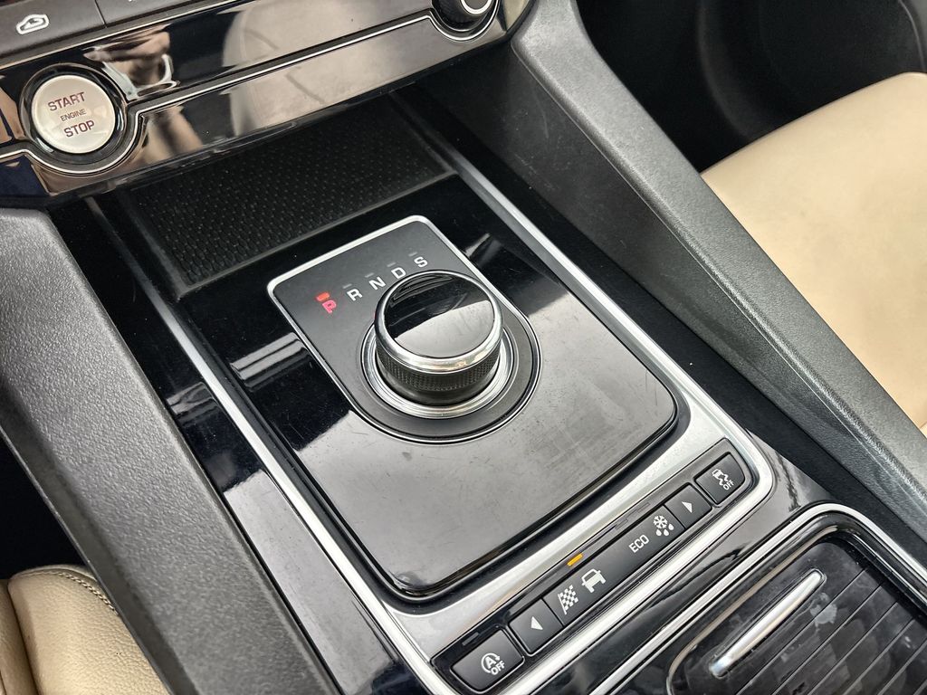 Thumbnail: 2018 Jaguar F-Pace - 14