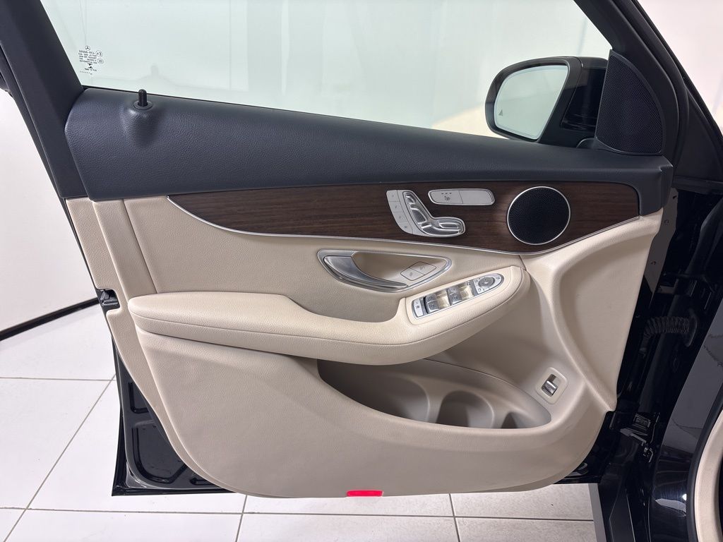 Thumbnail: 2020 Mercedes-Benz GLC - 23