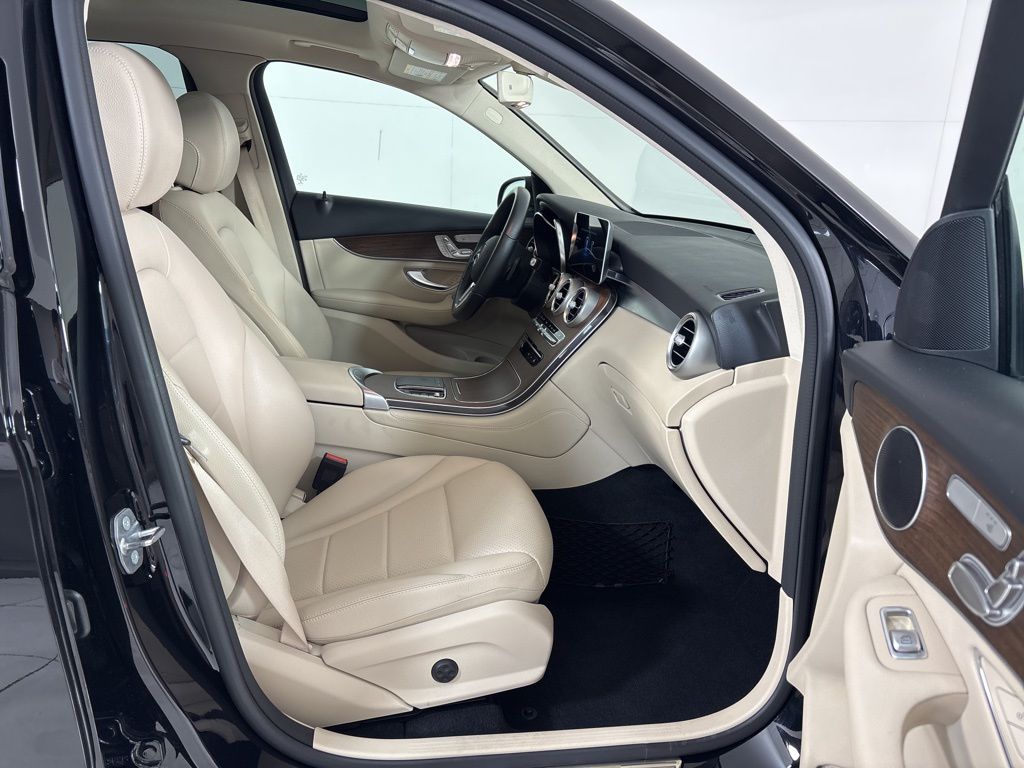 Thumbnail: 2020 Mercedes-Benz GLC - 10