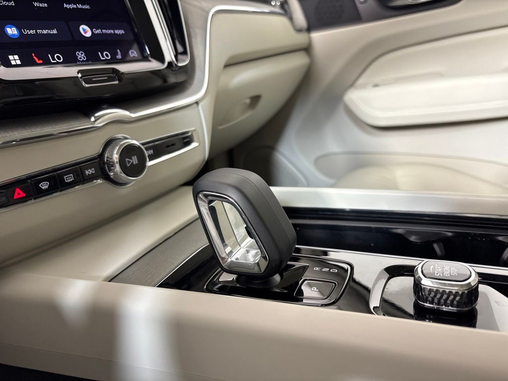 Thumbnail: 2023 Volvo XC60 - 37