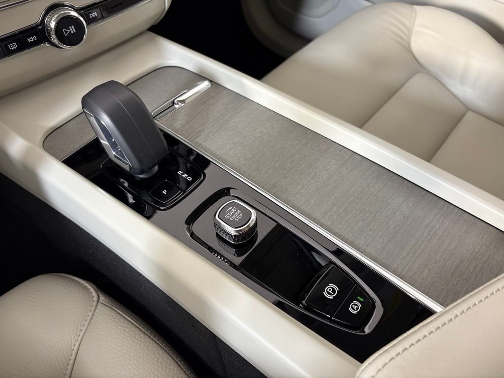 Thumbnail: 2023 Volvo XC60 - 34