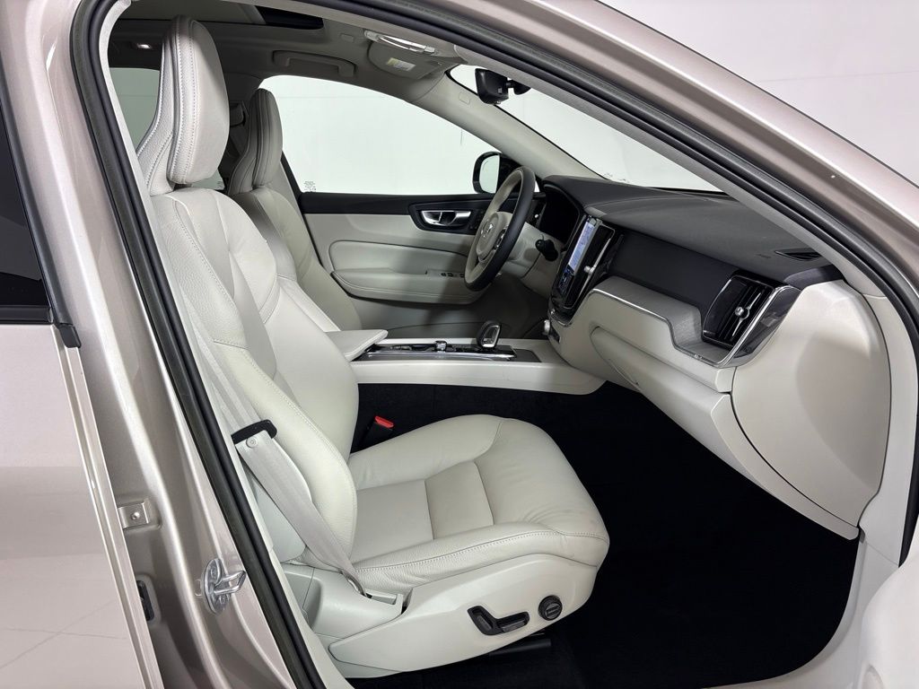 Thumbnail: 2023 Volvo XC60 - 9
