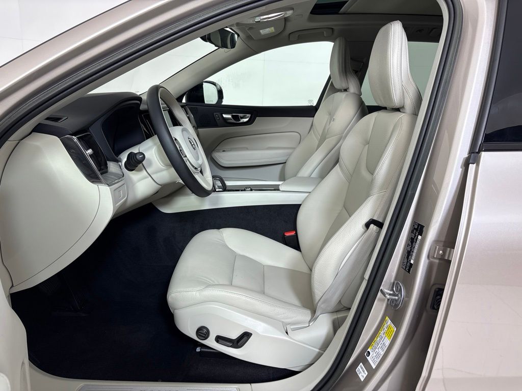 Thumbnail: 2023 Volvo XC60 - 10