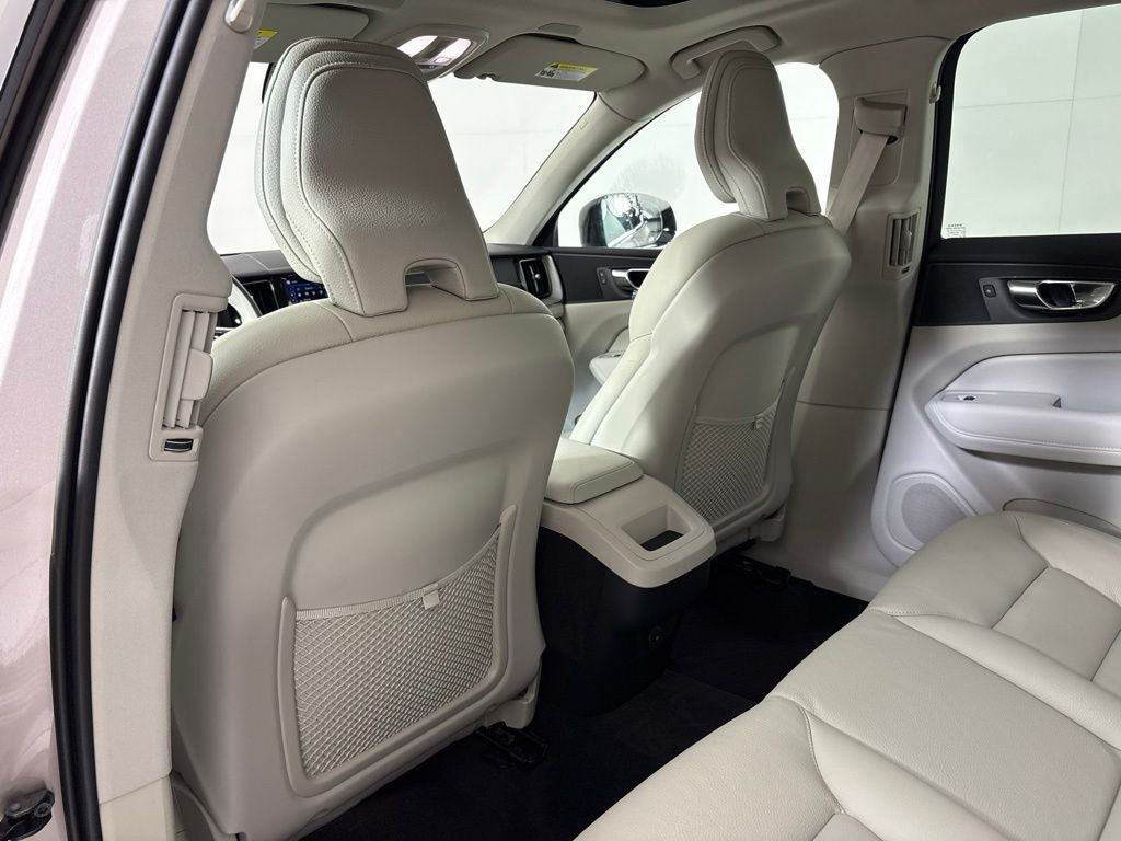 Thumbnail: 2023 Volvo XC60 - 26