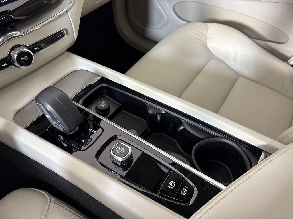 Thumbnail: 2023 Volvo XC60 - 35