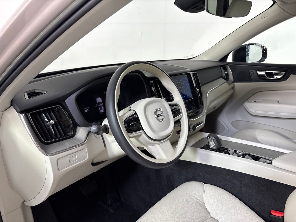 Thumbnail: 2023 Volvo XC60 - 8